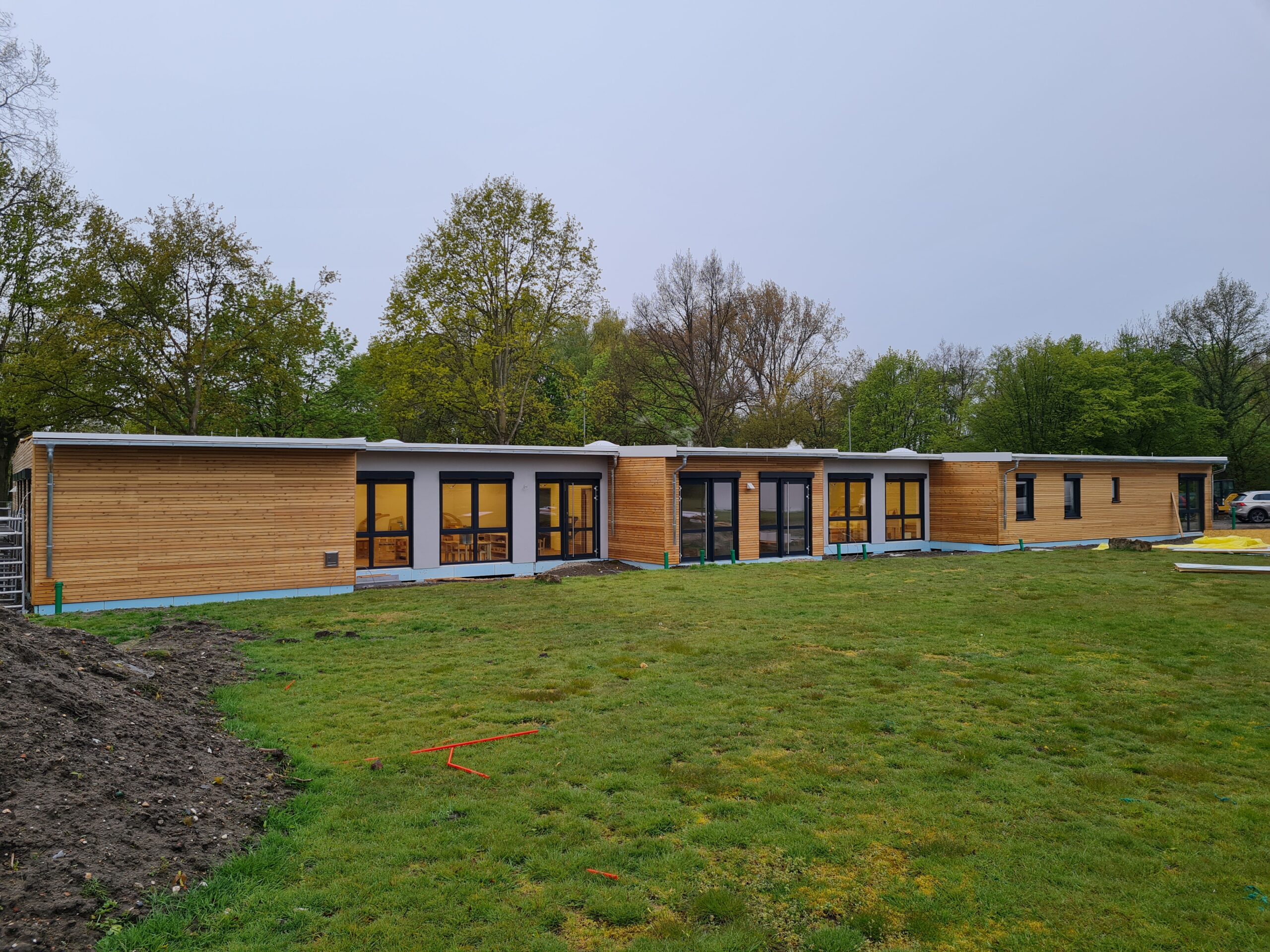 Kitta und Schule in Systembau